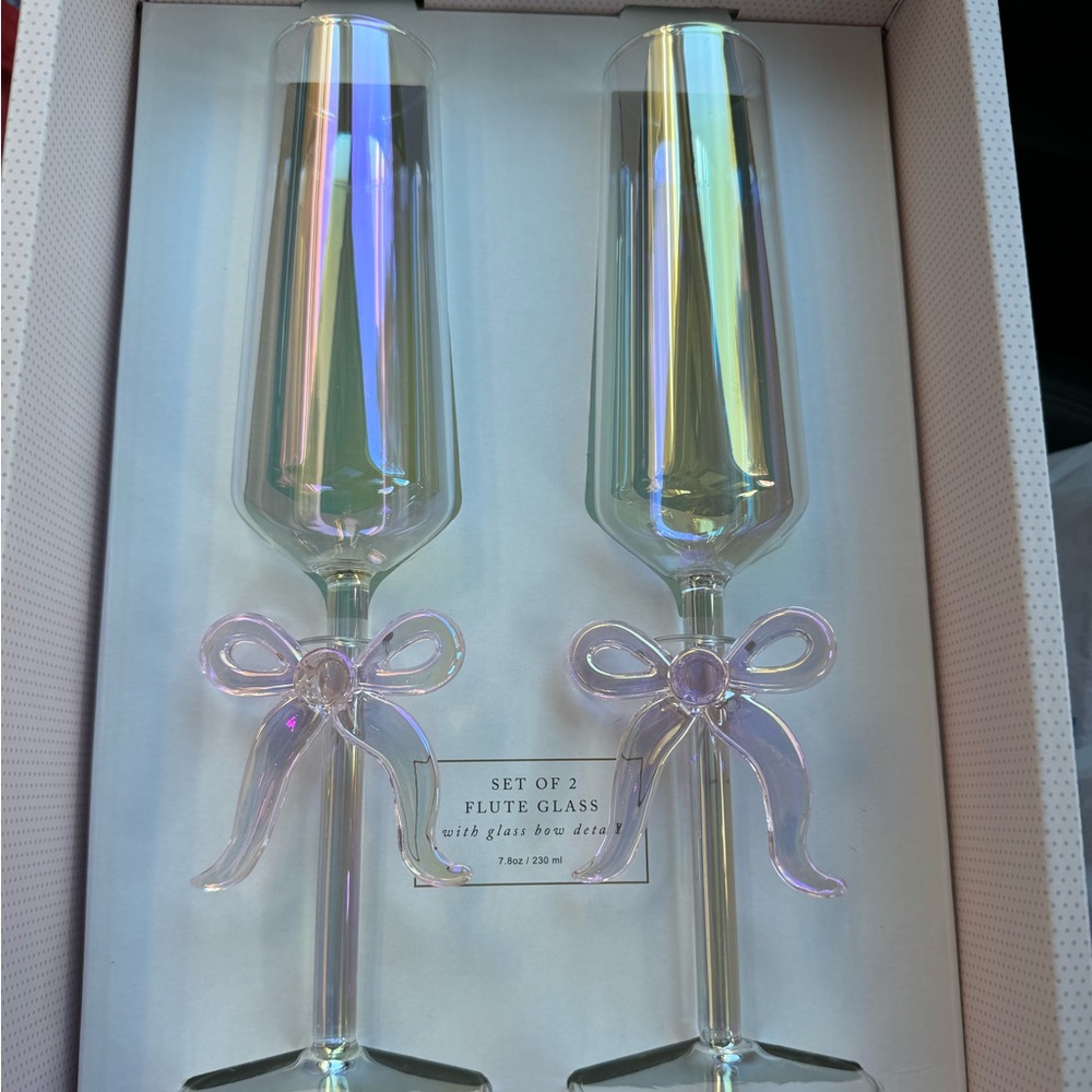 Viral Cupcakes & Cashmere Bow Champagne Flutes